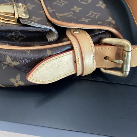 Louis Vuitton Hudson   Extremely Clean - Picture 8 of 9